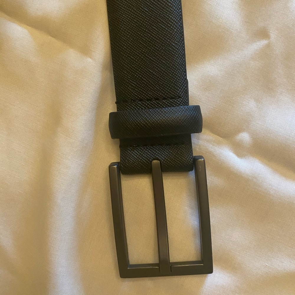Black men’s belt. Grey buckle.
